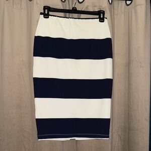 NWT Jennifer Lopez White and Navy Blue Pencil Skirt w/ Back Slit Sz S